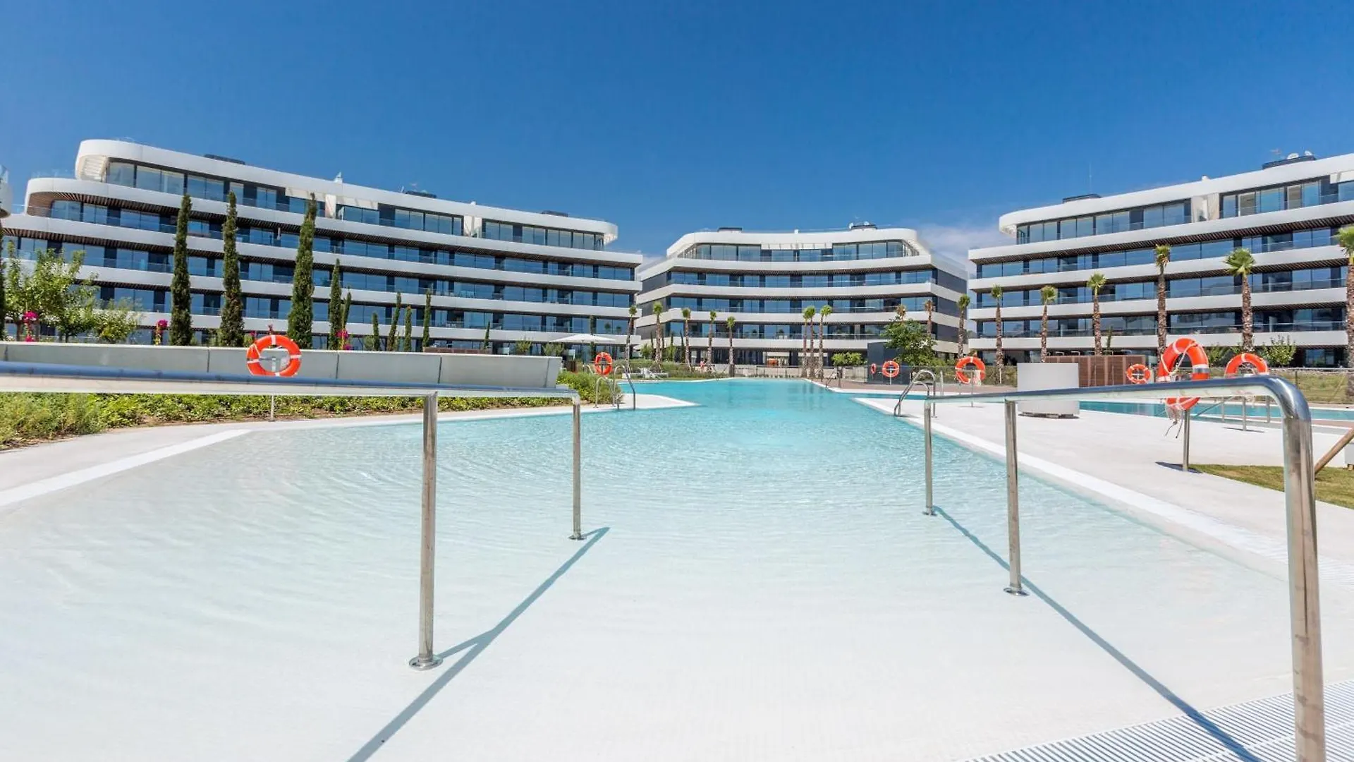 Vivi Homes - Dali Pool, Sauna, Gym & Sea View Торремолинос 0*,  Испания