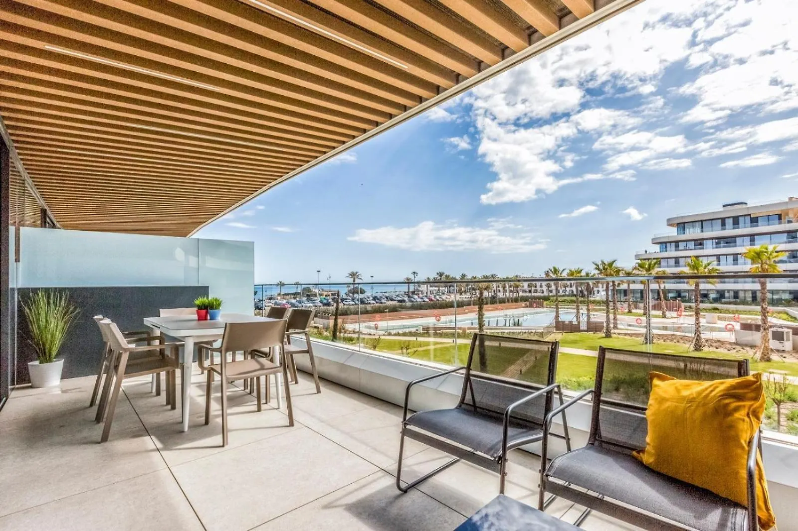 Vivi Homes - Dali Pool, Sauna, Gym & Sea View location