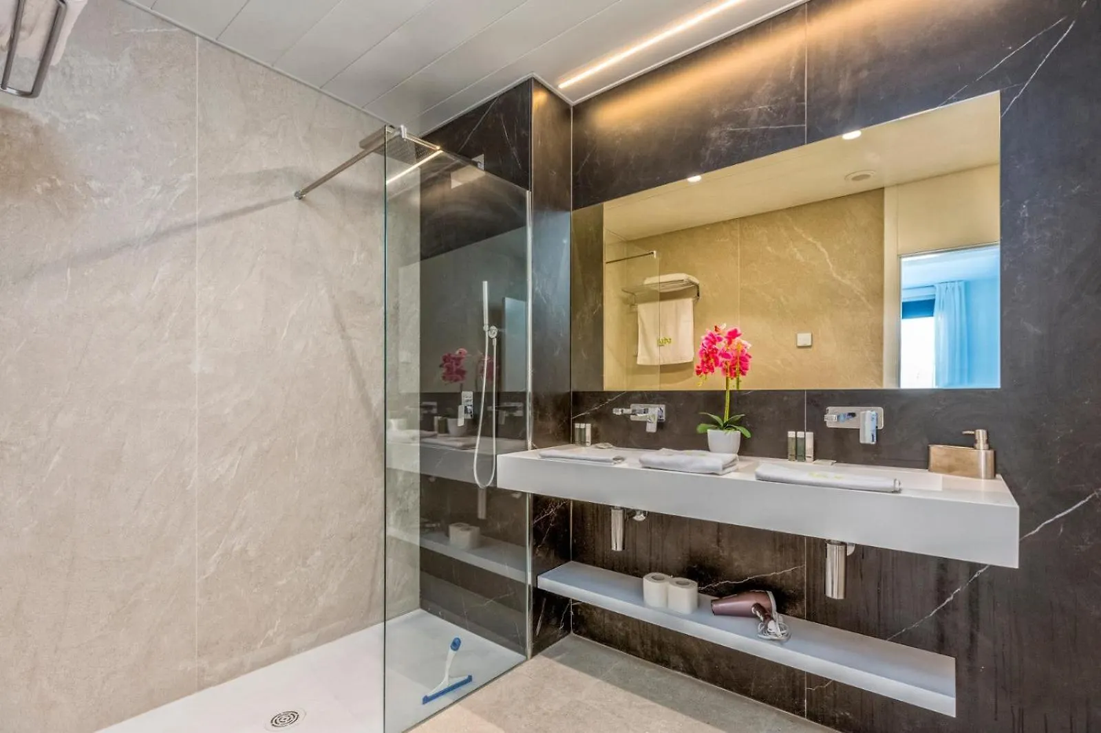Vivi Homes - Dali Pool, Sauna, Gym & Sea View Torremolinos Appartement