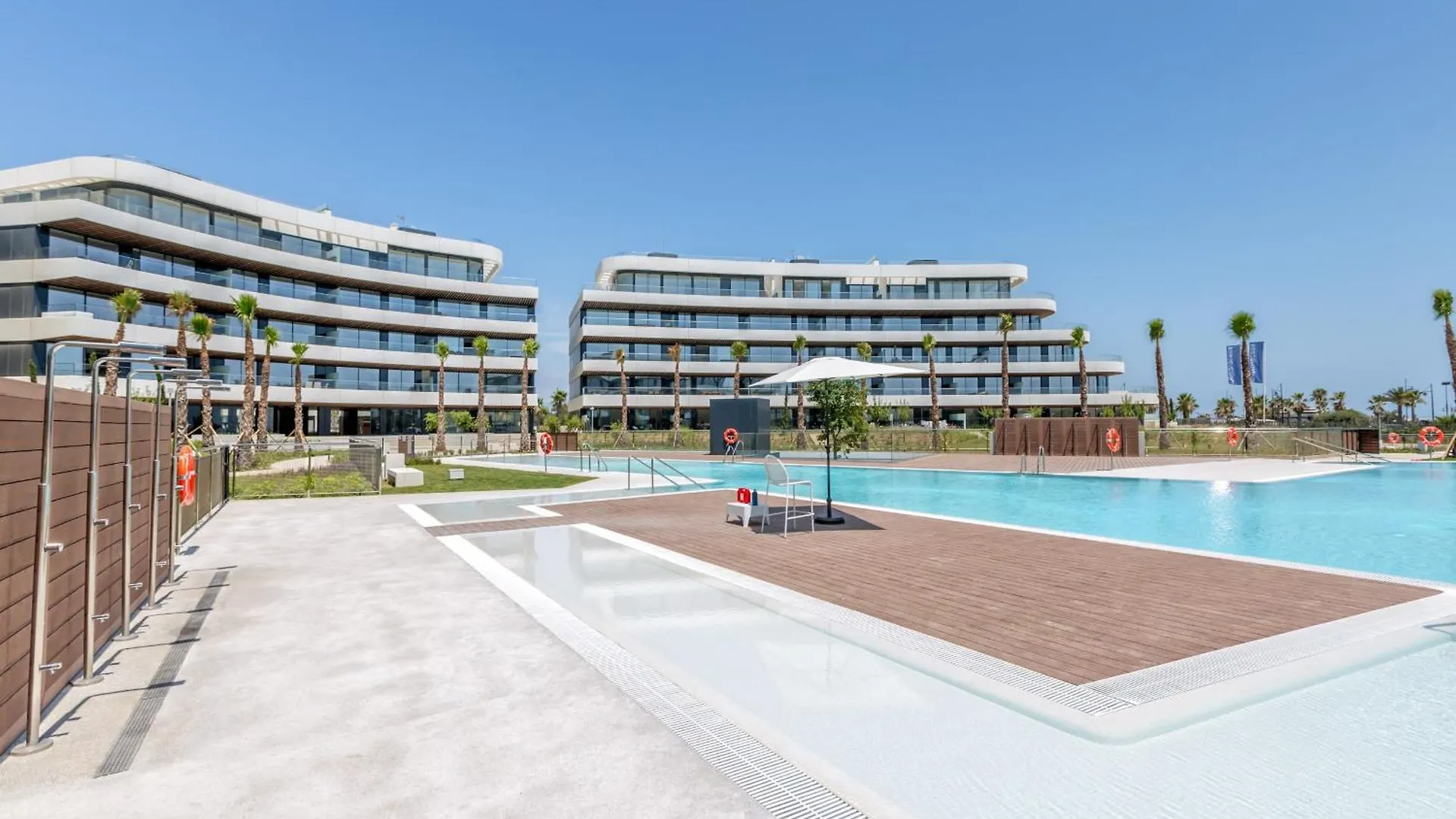 公寓 Vivi Homes - Dali Pool, Sauna, Gym & Sea View 托雷莫利诺斯